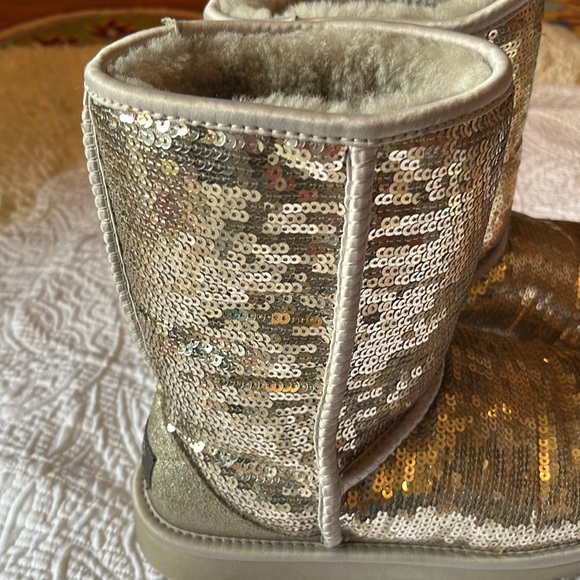 UGG Classic Short Sparkles Bootie Sequin Gold Size 6 - Picture 3 of 11